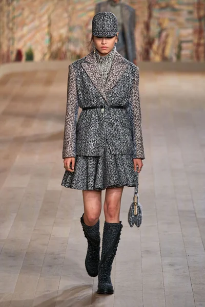 Look 44